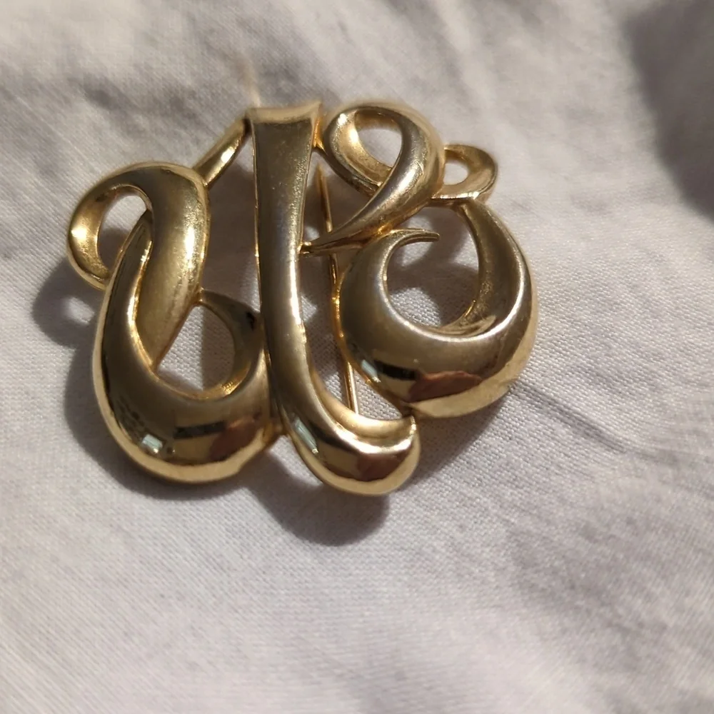 Monet vintage brooch